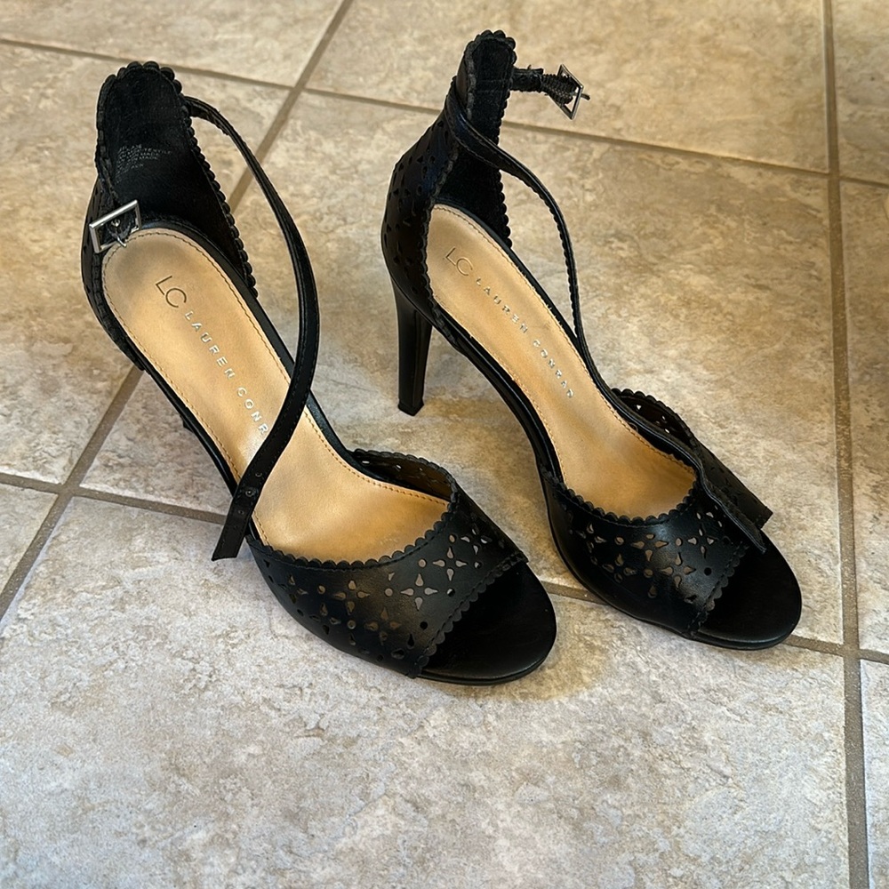 Lauren Conrad heeled sandal
Size: 8
Color: Black
Worn once